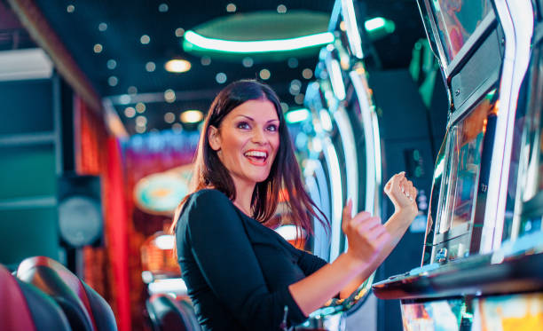 Diamond Empire bonus round with free spins and multiplier display